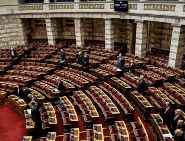 Ενοχλήθηκε βουλευτής του ΣΥΡΙΖΑ με την ενός λεπτού σιγή για τον πεσόντα ήρωα Κ.Κατσίφα